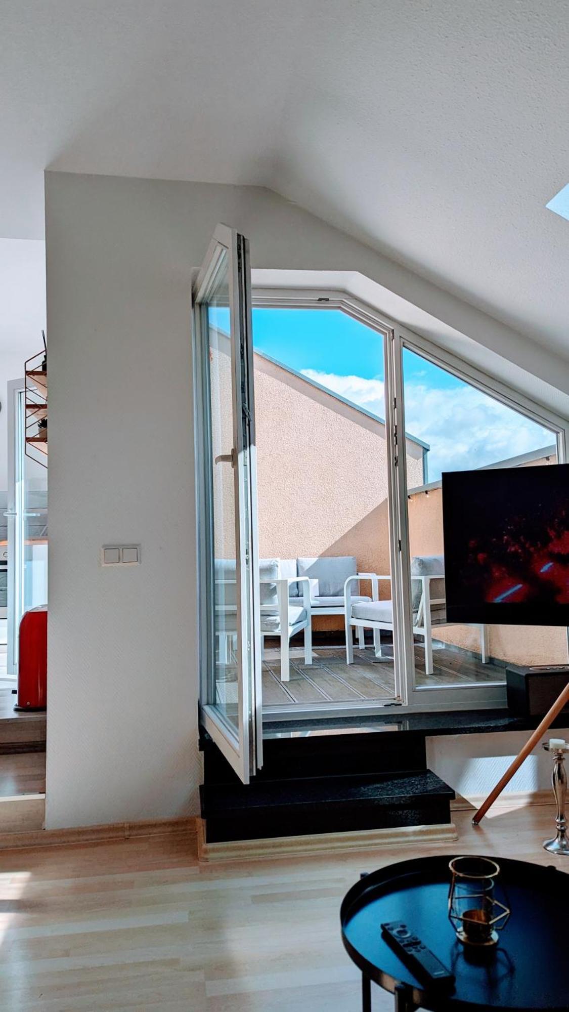 Rooftop Art Apartment, E-Roller,Ausblick,Wlan,Tv شيمنيتز المظهر الخارجي الصورة